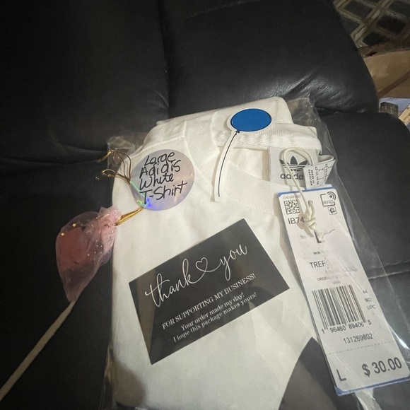 Adidas White T-Shirt Large NWT gift 🎁 included - Picture 7 of 7